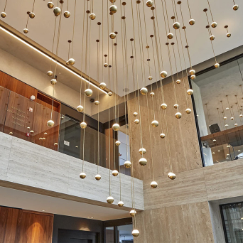 Lámpara colgante Alfi forma esférica acabado negro mate, de Estiluz 2