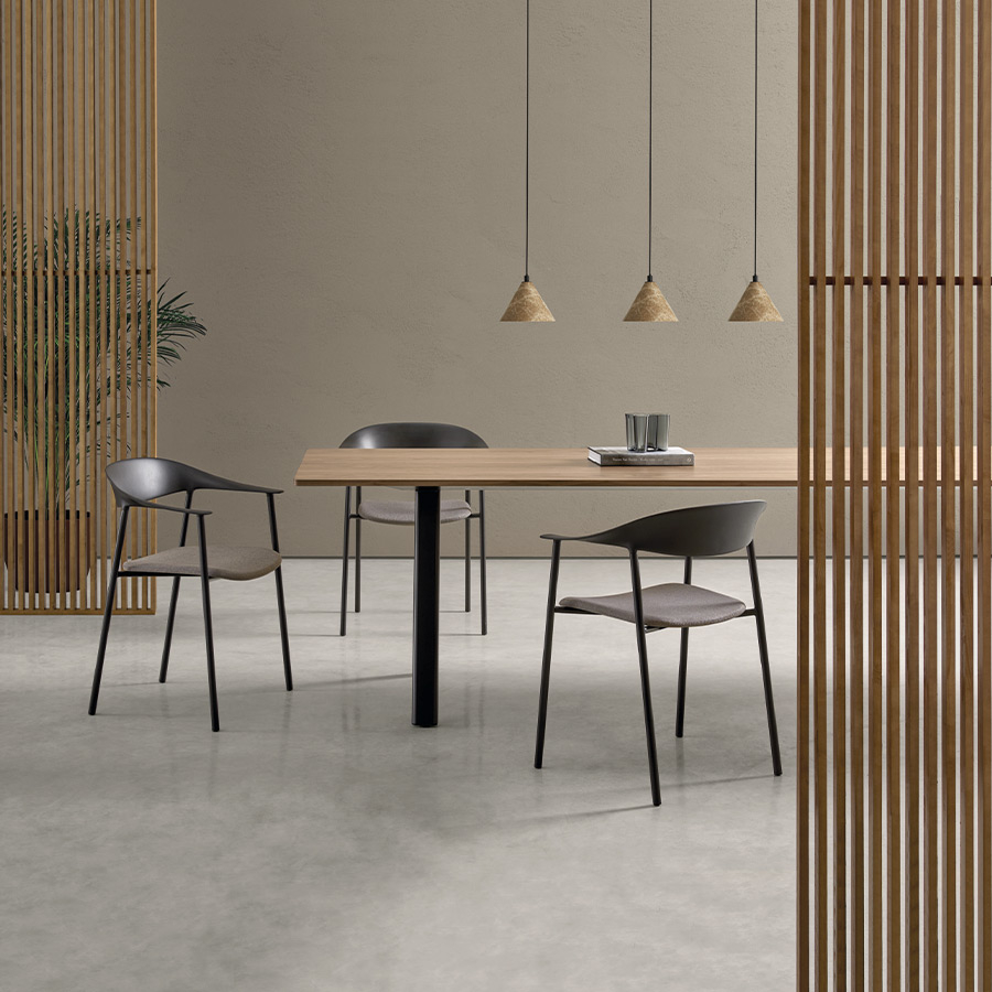 Sillas Arum Inclass de 4 patas ambiente.