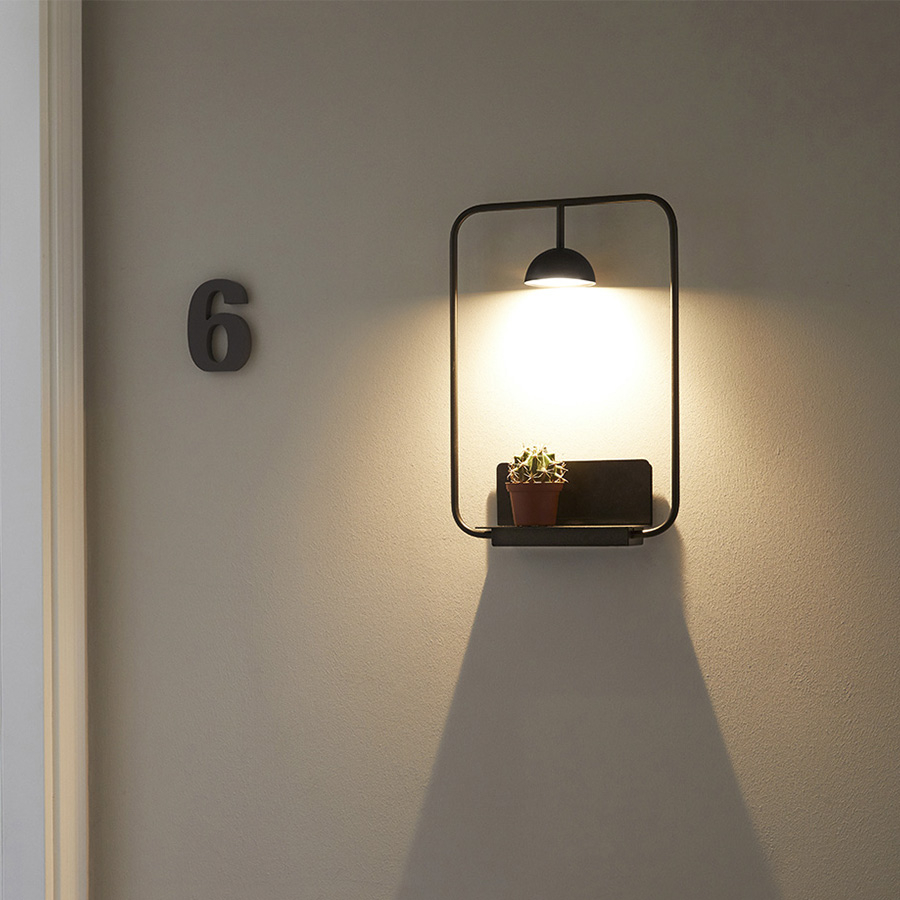 Lámpara de pared Cupolina, acabado negro mate, de Estiluz, en ambiente