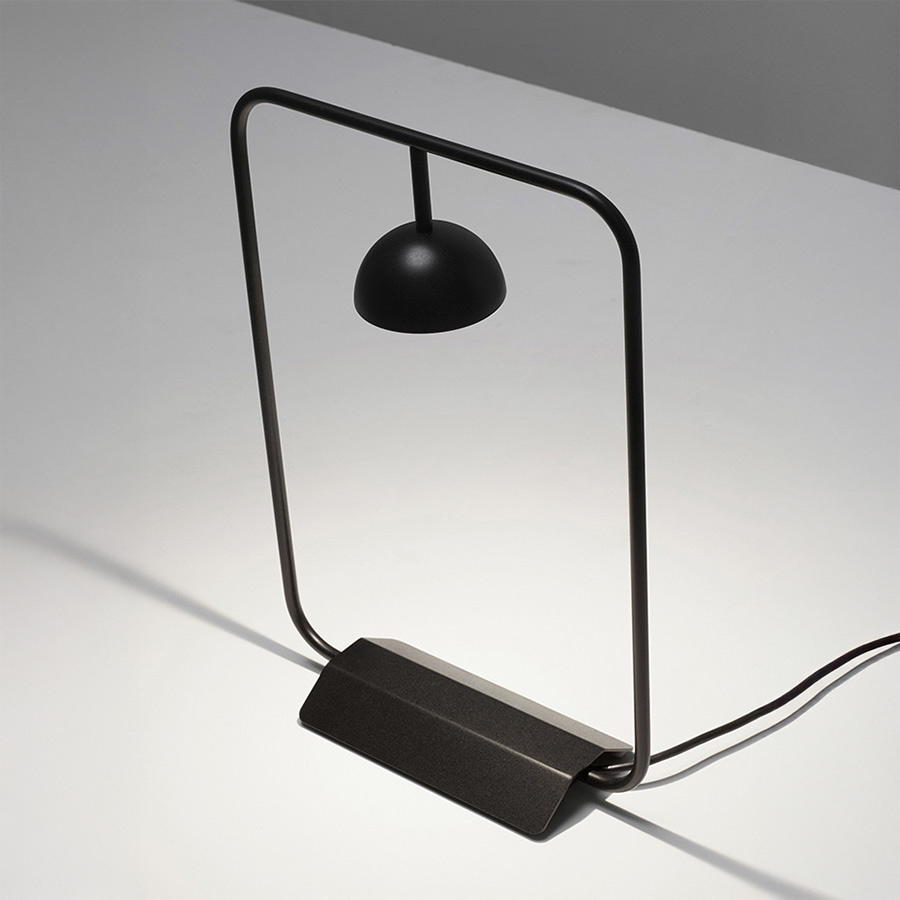 Plano cenital de la Lámpara de mesa Cupolina de Estiluz, acabado negro mate