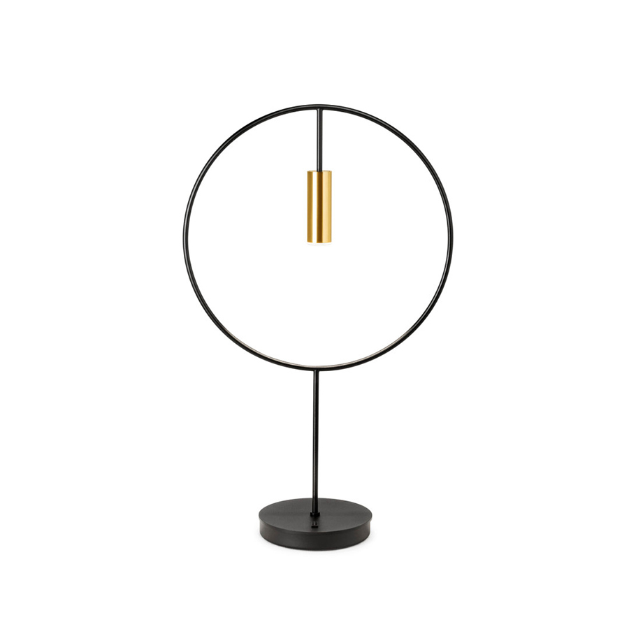 Lámpara de mesa Revolta de Estiluz acabado oro satinado y con cuerpo circular y cabezal cilíndrico
