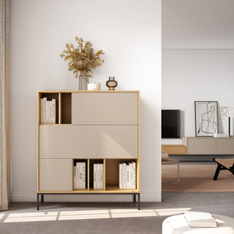 Mueble singular Hydra de la firma Decornouveau, con base metálica y fabricado en chapa de roble natural y lacado arena