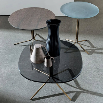 Mesa Auxiliar Genius, de Sovet, con estructura en aluminio y en diferentes acabados. 2
