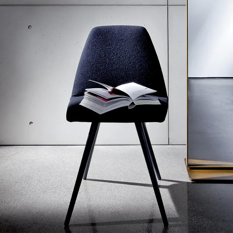 Silla Sila Cone Shaped de Sovet, tapizada en tela