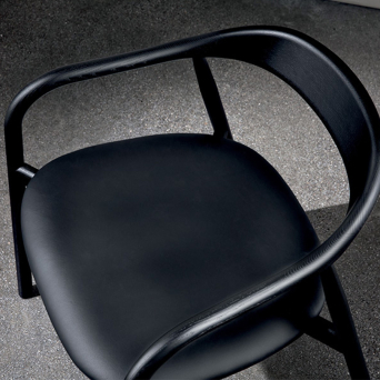 Silla Autumn de la firma italiana Sovet, fabricada en madera de fresno y acabado del asiento en madera. 2