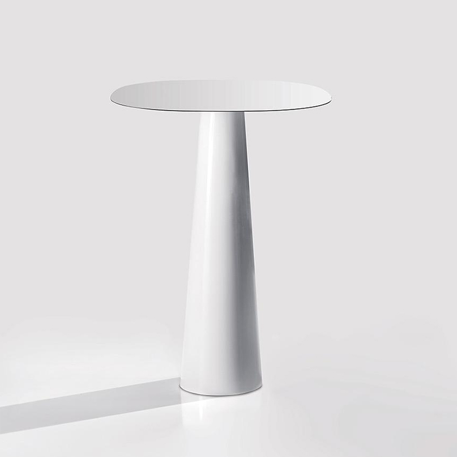 Mesa Totem Bar alta de Sovet, forma redonda y acabado blanco.