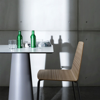 Mesa Totem Bar de Sovet, cuadrada y redonda, estructura en metal y tapa en cristal. 2