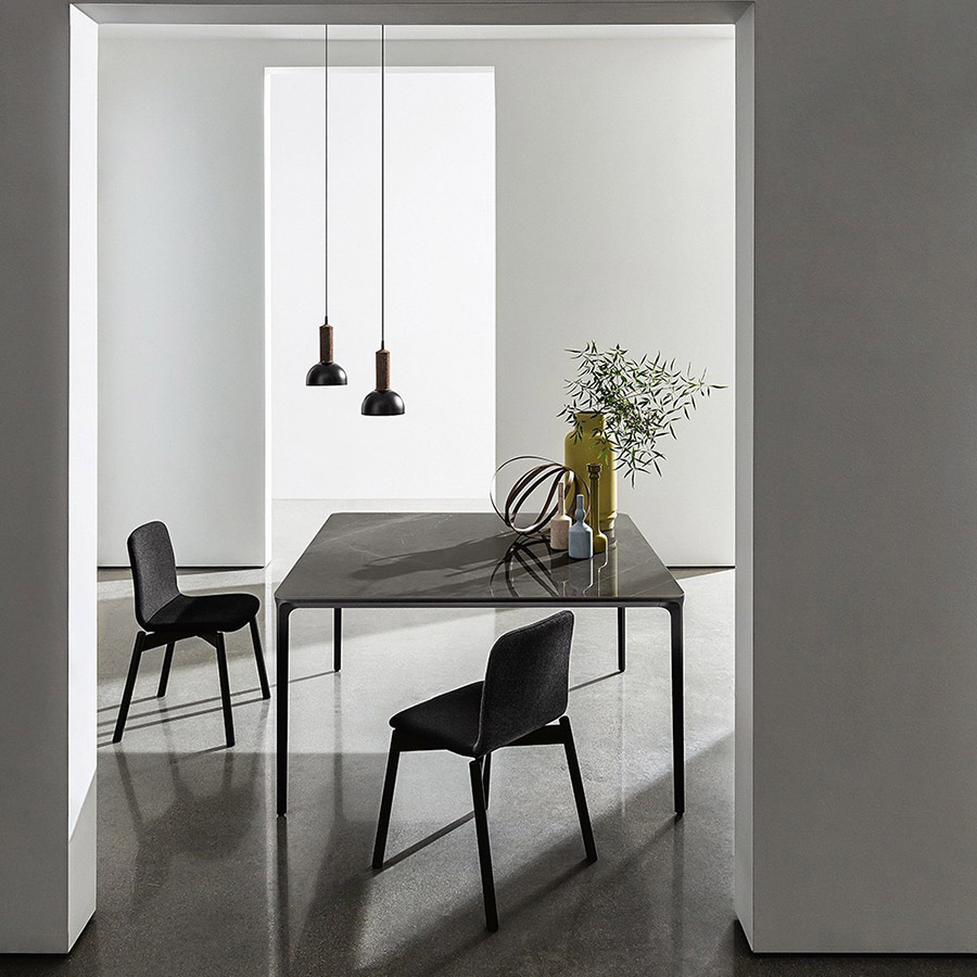 Vista en ambiente de la Mesa Slim Cuadrada de la firma de diseño Sovet Italia