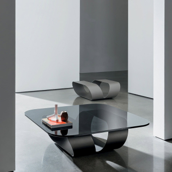 Mesa Ring de Sovet Italia, fabricada en base de metal y tapa de vidrio transparente 2