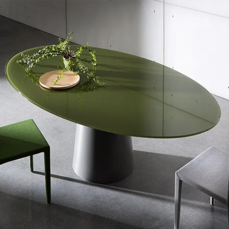 Mesa Totem Elíptica de Sovet, con estructura de metal lacado y tapa de cristal acabado extraclaro verde