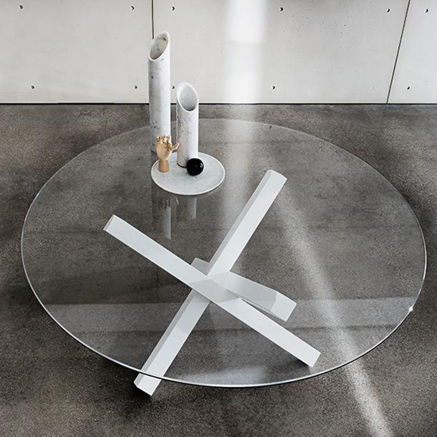 Mesa Aikido Redonda de la firma Sovet, con estructura acabado roble tintado blanco y cristal extraclaro