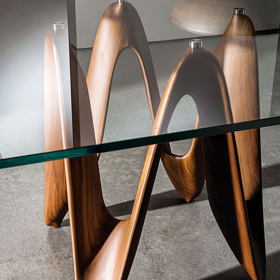 Detalle de la estructura de madera de nogal de la Mesa Lambda 1 apoyo de Sovet