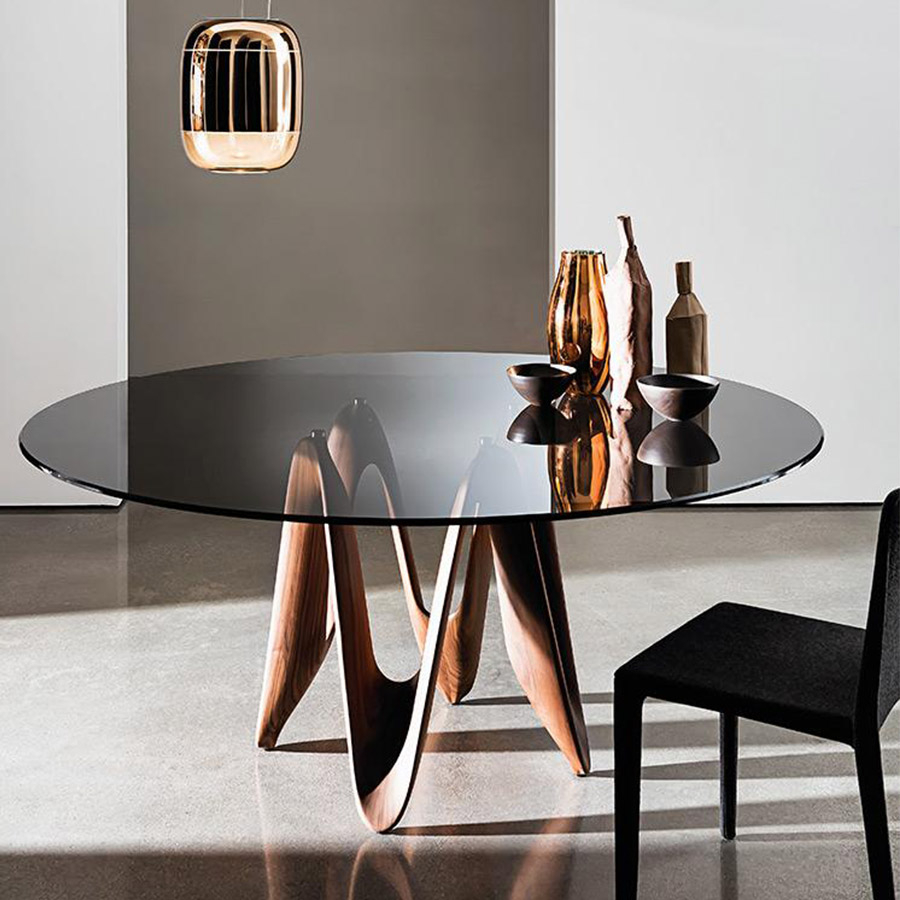 Mesa Lamba 1 apoyo de la firma de diseño Sovet Italia, con cristal ahumado y base madera de Nogal