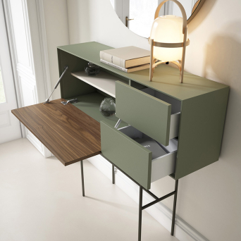 Escritorio Tenerife de la firma Decornouveau, con patas de metal altas, dos cajones y puerta abatible 2