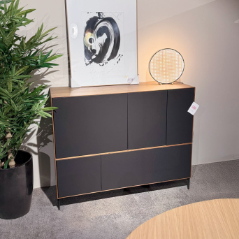 Aparador Lauki de Treku en exposición