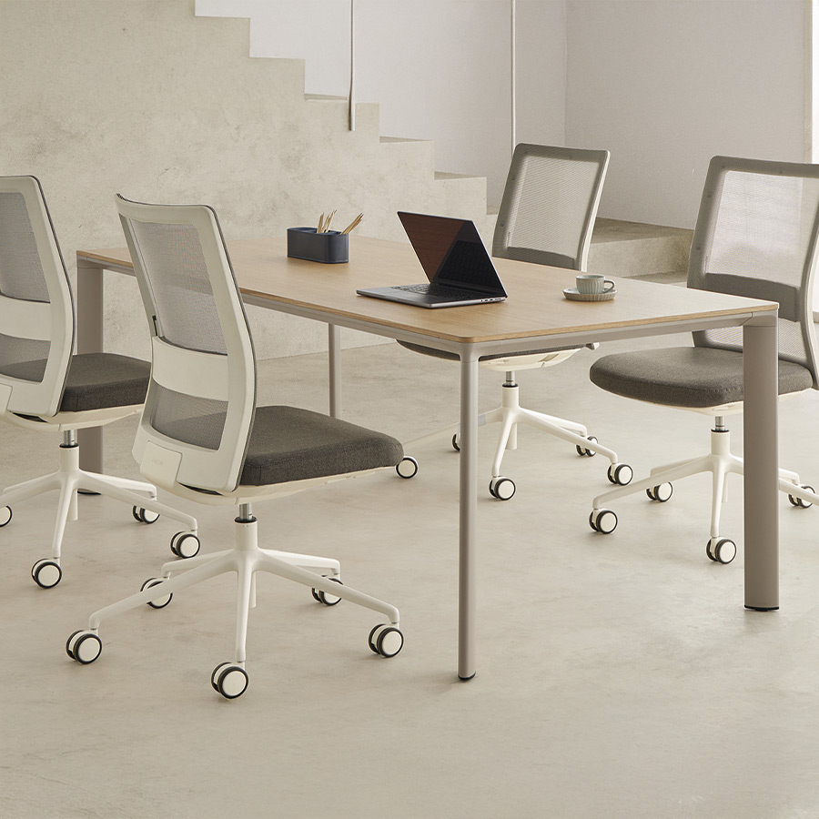 Mesa Laminar de Inclass en ambiente de oficina.