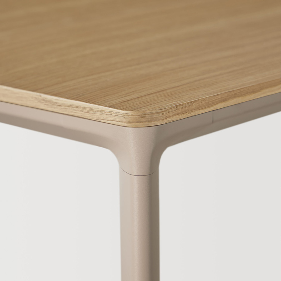 Detalle de la esquina de la mesa Laminar de Inclass.