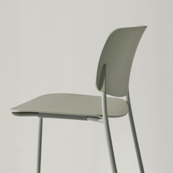 Silla Aryn 4 patas de Inclass en gris. 2