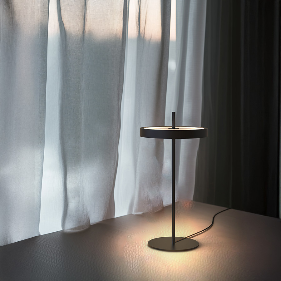Lámpara de mesa Spin grande acabado negro.