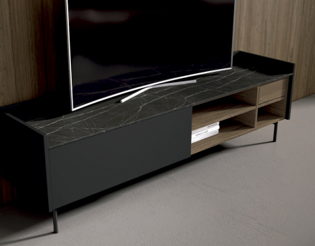 Detalle del mueble TV con puerta abatible, diáfano con separadores y encimera en diseño imitación piedra