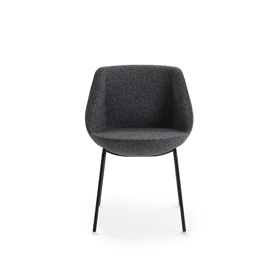 Silla Magnum de Sancal, con patas metálicas negras y asiento tapizado en negro