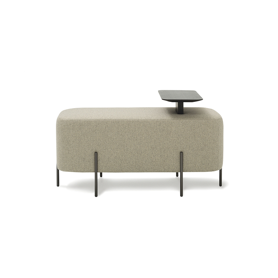 Banco Elephant de Sancal con patas metálicas, tapizado en tela color beige y bandeja de madera negra
