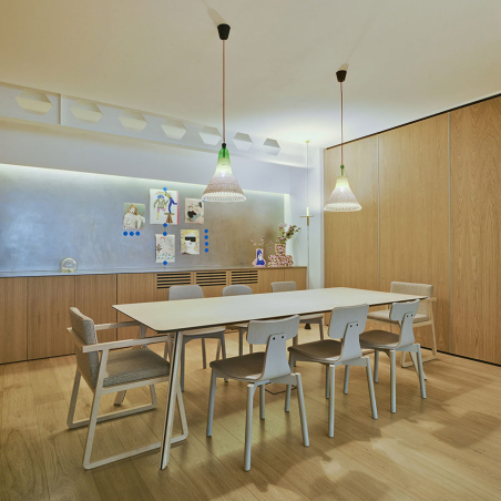 Ambiente de comedor con mesa Tortuga y sillas Silla40