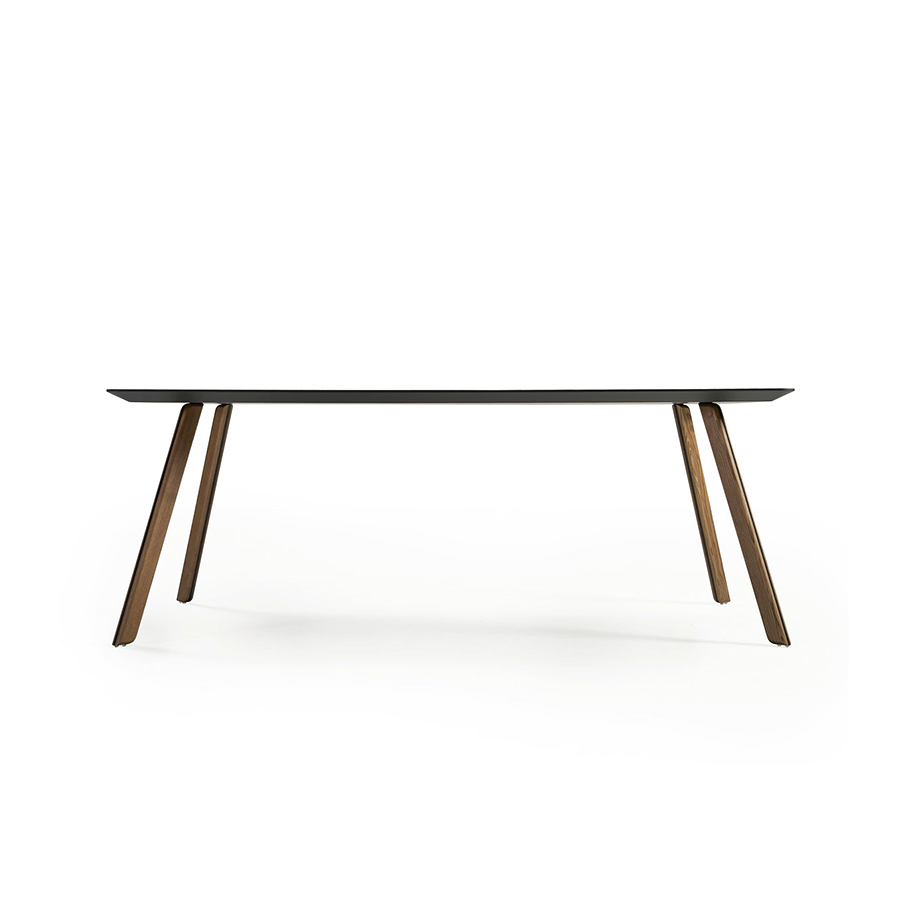 Mesa Tortuga de la firma Sancal, fabricada en DM chapado en fresno. Frente e inferior de la tapa lacado en negro