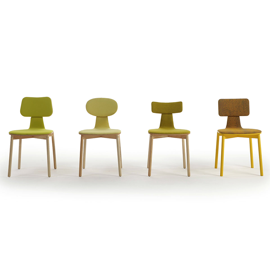 Vista frontal de la colección de sillas 40 de Sancal, con patas de fresno macizo y tapizada en tela