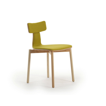 Vista lateral de la silla 40 de Sancal, con patas de fresno macizo y tapizada en tela