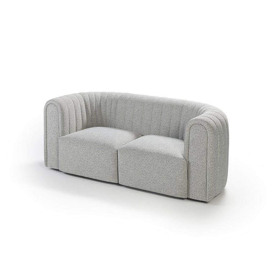 Sofá Core de la firma Sancal tapizado en tela color gris claro
