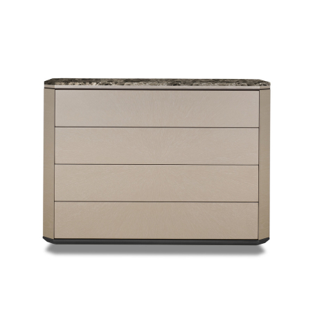 Vista frontal de la Cómoda Emerald con tapa de mármol y acabado de la madera roble champán, de Hurtado