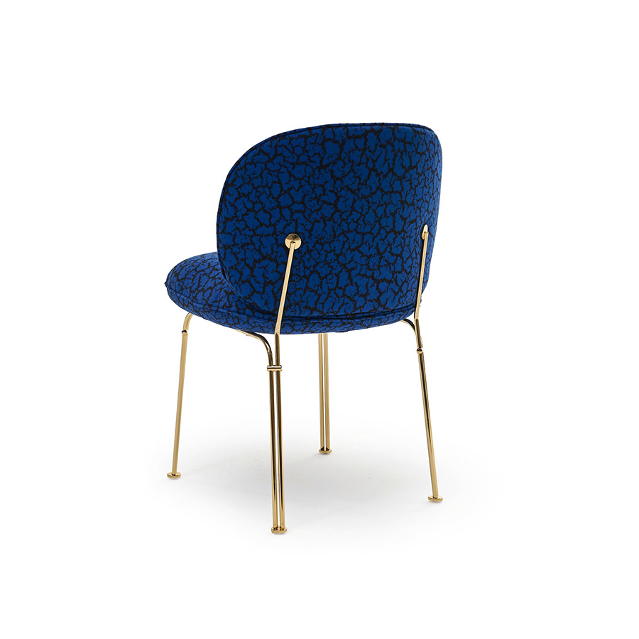 Vista trasera silla Mullit de Sancal con patas metálicas doradas y tapizada en tela color azul oscuro