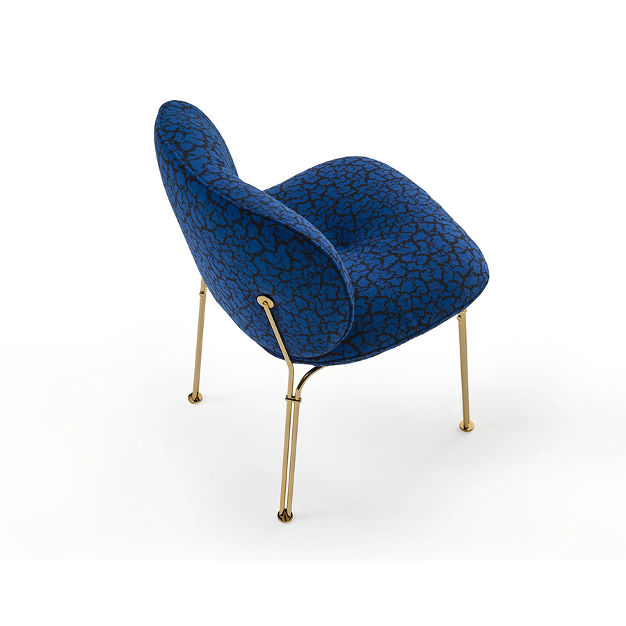 Vista aérea silla Mullit de Sancal con patas metálicas doradas y tapizada en tela color azul oscuro
