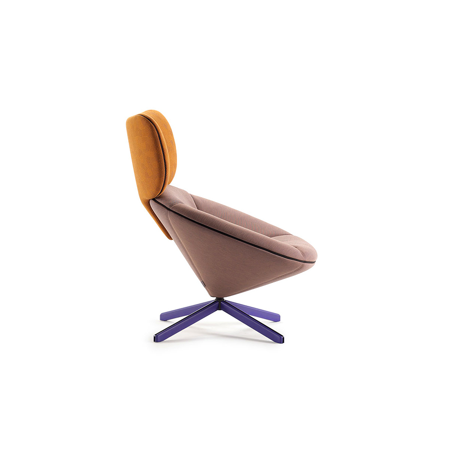 Vista lateral del sillón Tortuga de Sancal tapizado en tela con base giratoria de 4 aspas