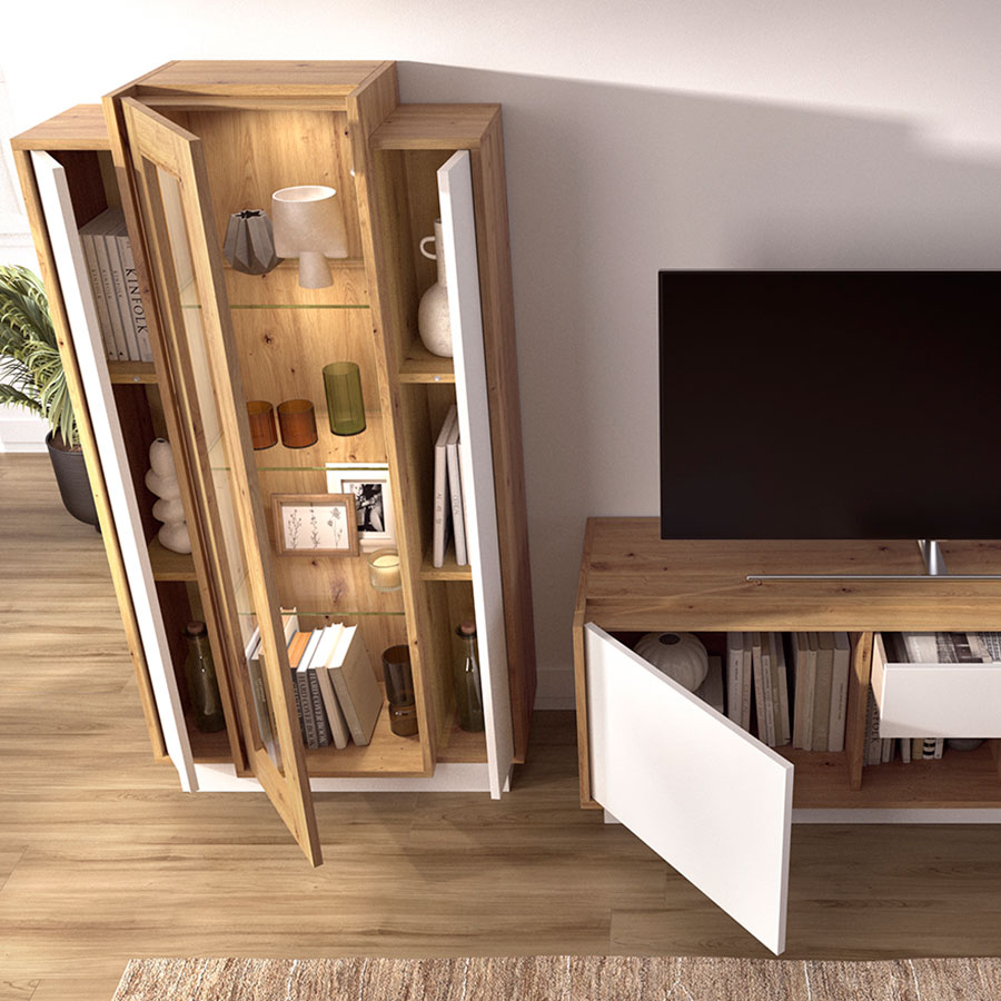 Vitrina Duo 3 en ambiente con puertas abiertas.