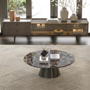 Mueble de TV Colline de la firma Evanyrouse, con dos cajones y tres puertas de cristal