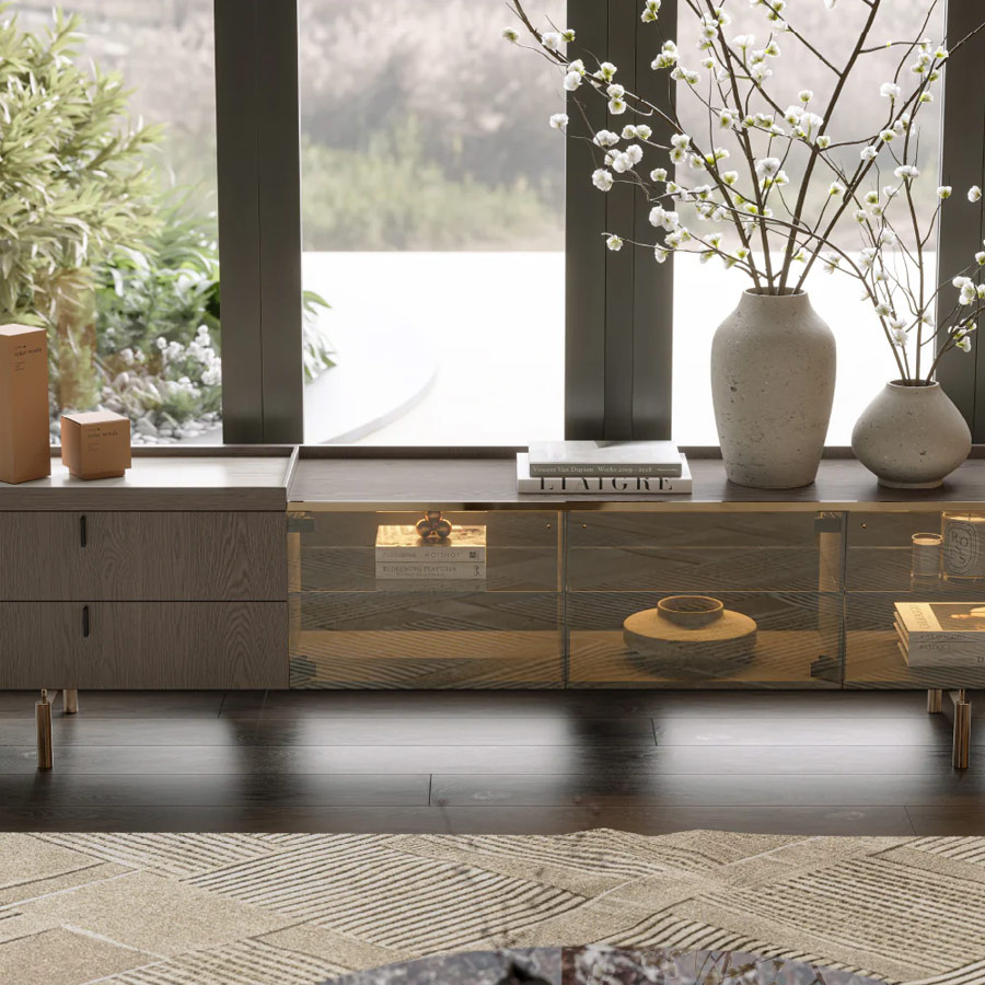 Detalle del mueble de TV Colline fabricado en chapa de madera natural con detalles en inox pulido