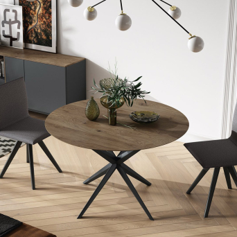 Mesa Siru de BoCubi, con tapa de madera y pata central en madera de haya