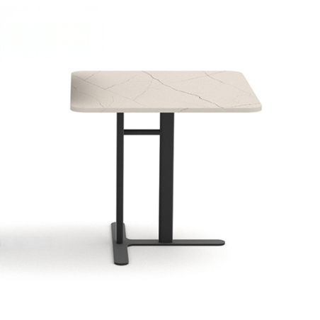Mesa auxiliar Turm, de Loyra, estructura en forma de T de 45cm y tapa porcelánica.