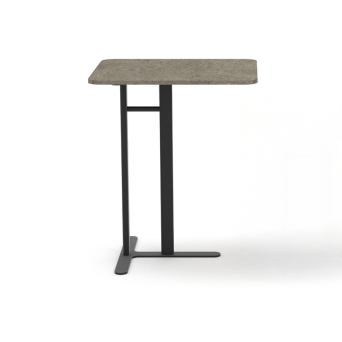 Mesa auxiliar Turm, de Loyra, con estructura en forma de T de 60cm y tapa porcelánica.