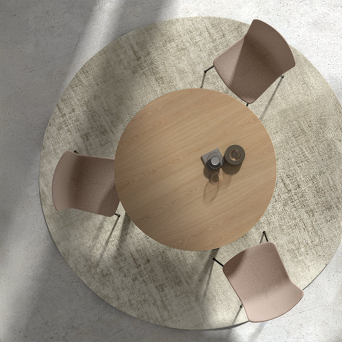 Mesa Kone redonda, de la marca Loyra con tapa madera.
