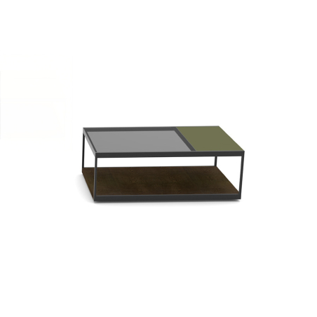 Mesa auxiliar Nia de Loyra, con base en nogal y tapa en laca mate y cristal