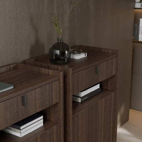 Detalle del sinfonier Colline de Evanyrouse, en chapa de madera natural con tirador epoxi
