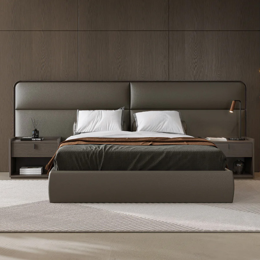 Ambiente de dormitorio con cama de matrimonio, cabezal tapizado y dos mesitas de noche Colline en eucalipto