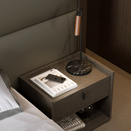 Detalle de la mesita de noche Colline de un cajón, con hueco en su parte inferior