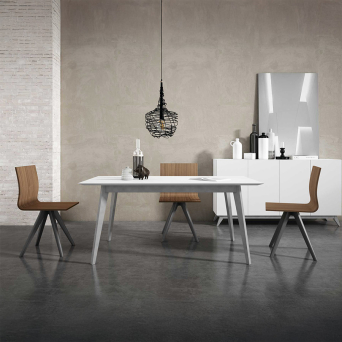 Mesa de comedor extensible Dafne, de BoCubi, con estructura de madera lacada y tapa DM. 2