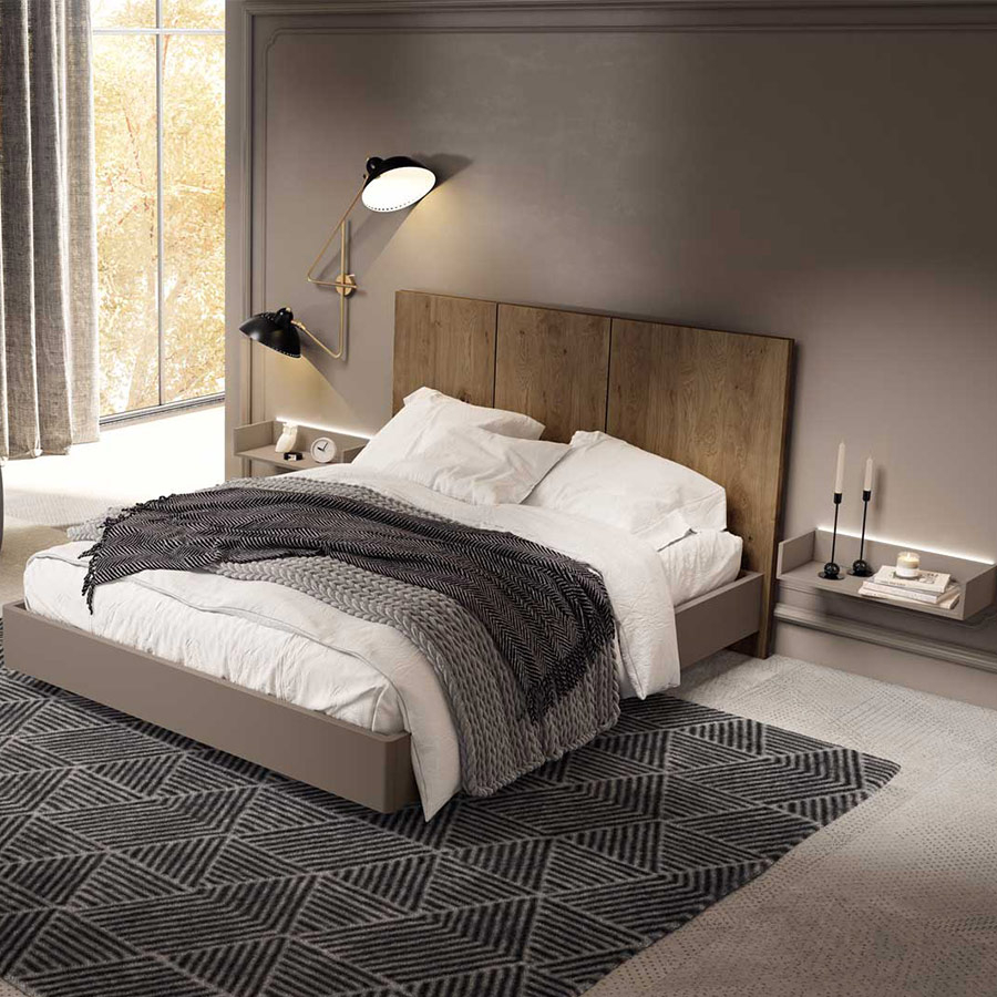 Dormitorio Cross 03 de BoCubi, con cabezal fabricado en chapa de madera natural y mesitas de noche en DM lacado
