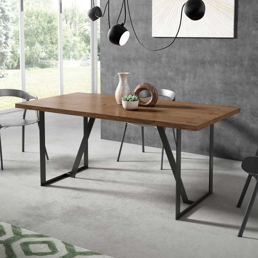 Mesa de comedor ID22 de BoCubi, en chapa de roble natural y patas metálicas