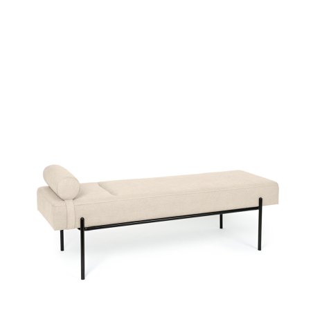 Banqueta Edimburgo de Somcasa, tapizada nilo beige y con patas metálicas